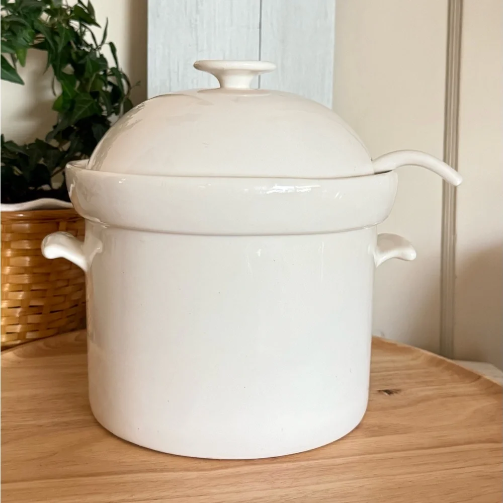 Vintage Ironstone Covered Soup Tureen, 1 gallon, with Ladle, Ivory - Picture 3 of 13